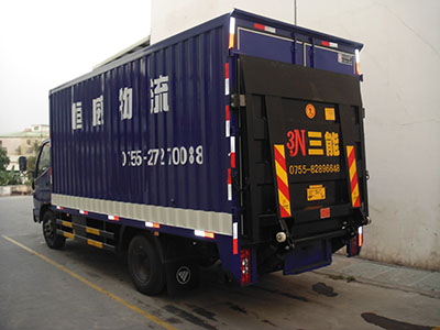 小型尾板貨車，靈活運(yùn)輸，輕松應(yīng)對(duì)各種場(chǎng)景